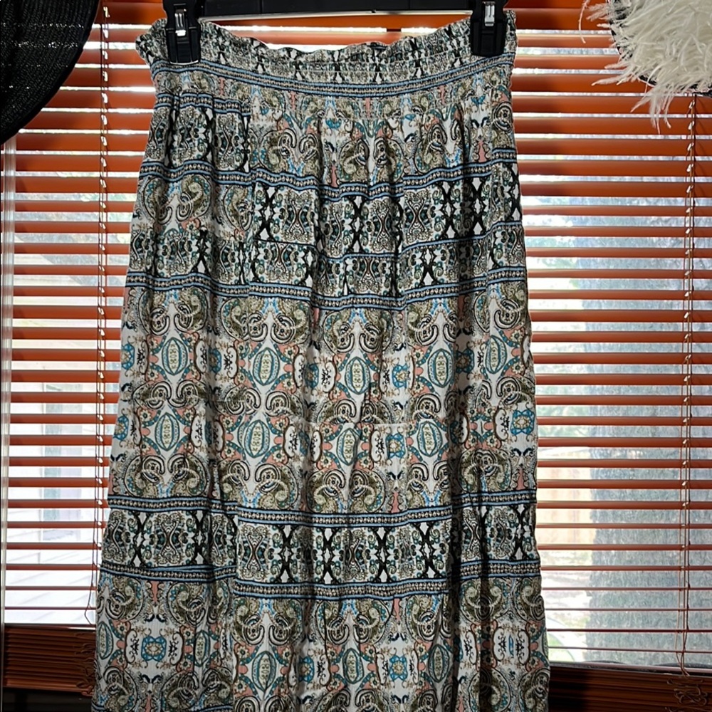 Black Smocked Ruffled Midi Skirt for Casual Wear - Picture 3 of 7